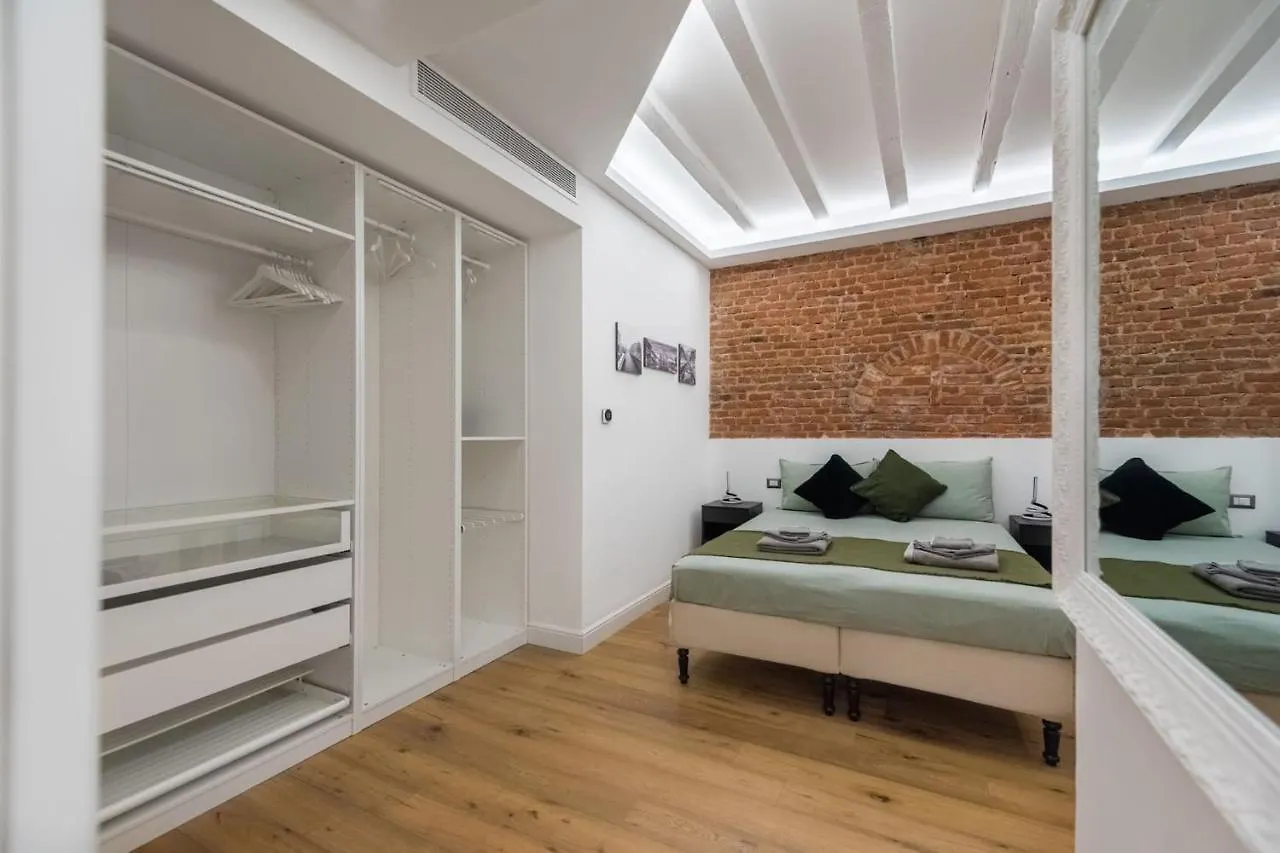 Luxury Apartment In Milan Center