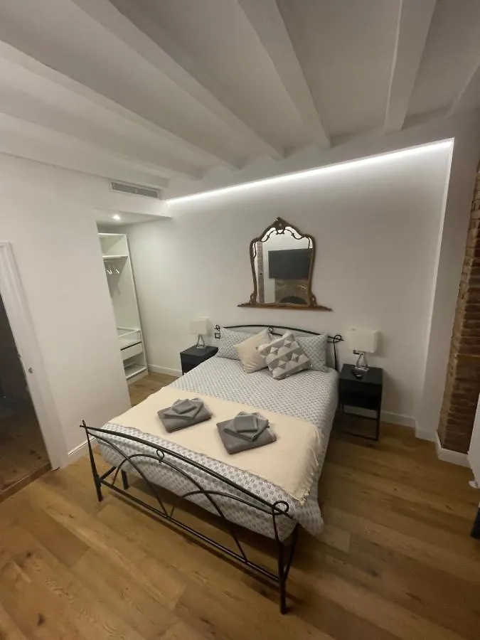 Luxury Apartment In Milan Center