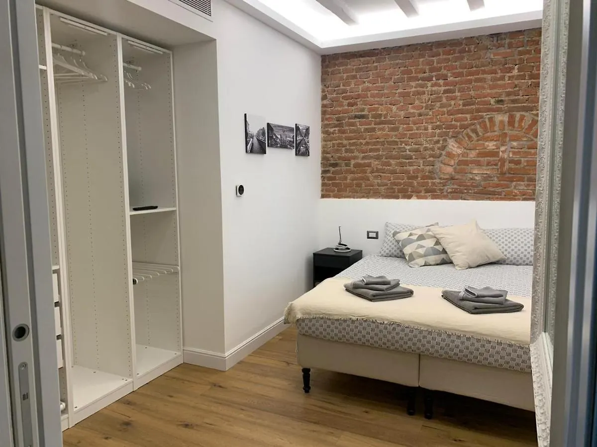 Luxury Apartment In Milan Center