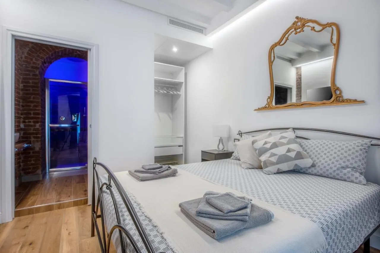 Luxury Apartment In Milan Center