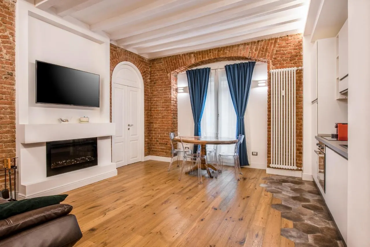 Luxury Apartment In Milan Center Italy