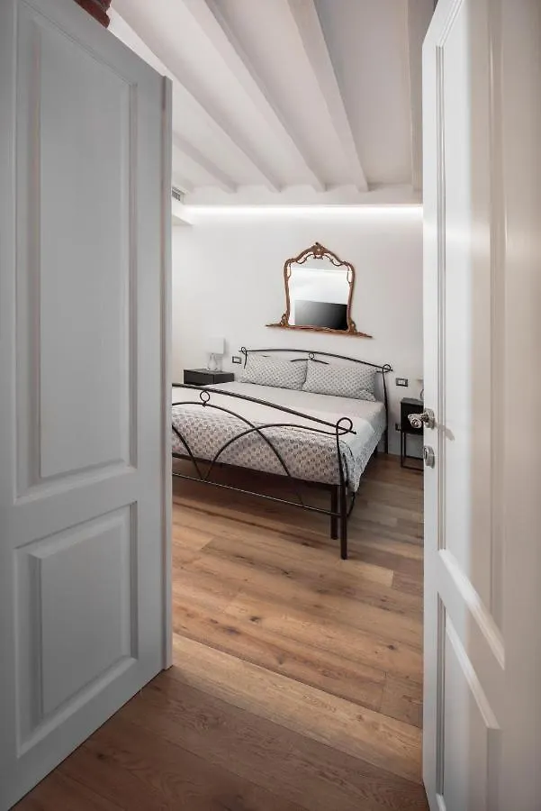 Luxury Apartment In Milan Center