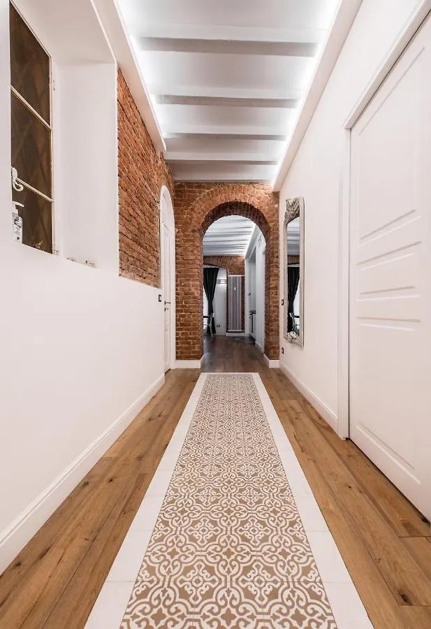Luxury Apartment In Milan Center Italy